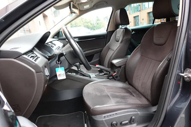 SKODA Octavia Combi 2.0 TDI 4x4 "* CH Auto * Capteurs avant/arrière * Tempomat Adaptatif * Clim Auto * Crochet attelage *"