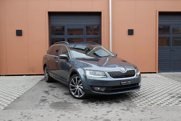 SKODA Octavia Combi 2.0 TDI 4x4 "* CH Auto * Capteurs avant/arrière * Tempomat Adaptatif * Clim Auto * Crochet attelage *"