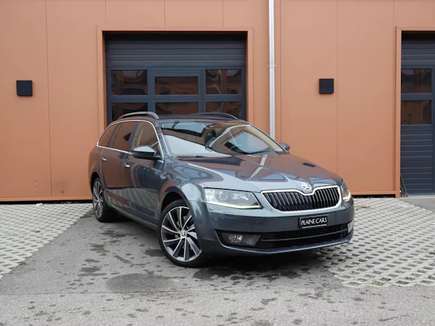 SKODA Octavia Combi 2.0 TDI 4x4 "* CH Auto * Capteurs avant/arrière * Tempomat Adaptatif * Clim Auto * Crochet attelage *"