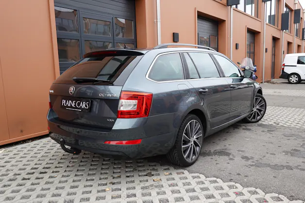 SKODA Octavia Combi 2.0 TDI 4x4 "* CH Auto * Capteurs avant/arrière * Tempomat Adaptatif * Clim Auto * Crochet attelage *"