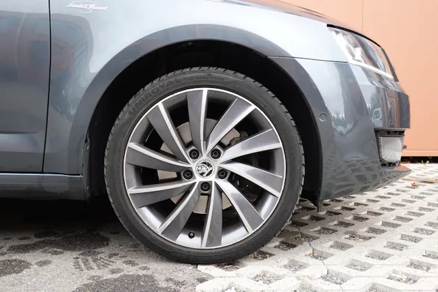 SKODA Octavia Combi 2.0 TDI 4x4 "* CH Auto * Capteurs avant/arrière * Tempomat Adaptatif * Clim Auto * Crochet attelage *"