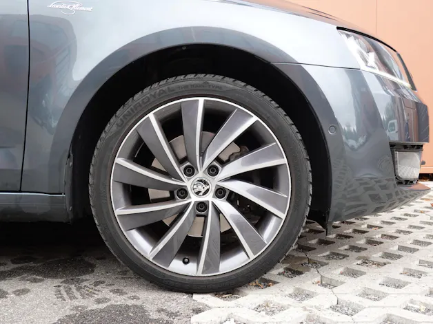 SKODA Octavia Combi 2.0 TDI 4x4 "* CH Auto * Capteurs avant/arrière * Tempomat Adaptatif * Clim Auto * Crochet attelage *"