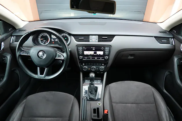 SKODA Octavia Combi 2.0 TDI 4x4 "* CH Auto * Capteurs avant/arrière * Tempomat Adaptatif * Clim Auto * Crochet attelage *"