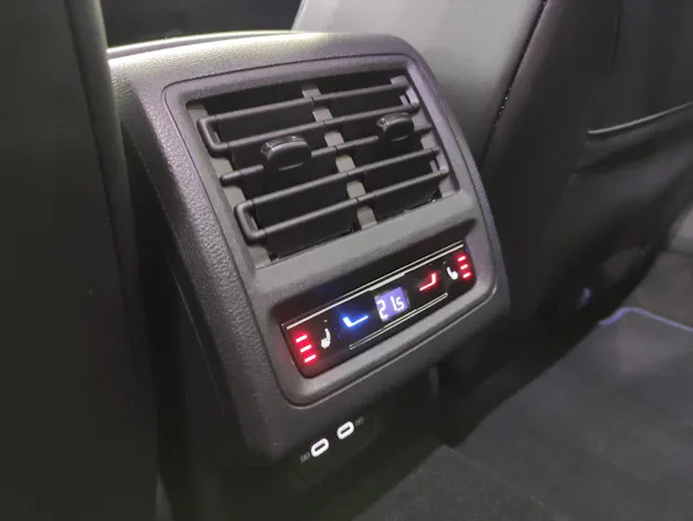 VW Golf VIII 2.0 TSI R Performance Black-Style DSG 4motion