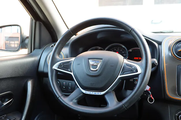 DACIA Sandero Tce 90 Stepway - "CH Auto * Tempomat * Camera de recul * GPS * 8 Roues"