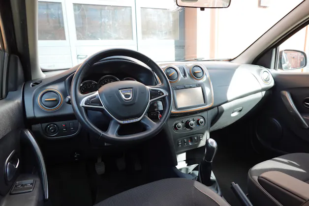 DACIA Sandero Tce 90 Stepway - "CH Auto * Tempomat * Camera de recul * GPS * 8 Roues"