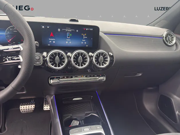 MERCEDES-BENZ GLA 200 Night Star 7G-DCT