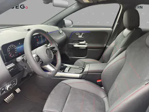 MERCEDES-BENZ GLA 200 Night Star 7G-DCT