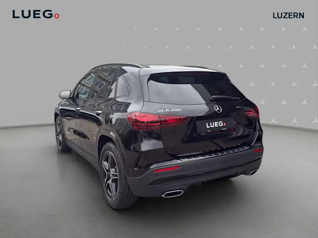 MERCEDES-BENZ GLA 200 Night Star 7G-DCT