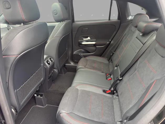 MERCEDES-BENZ GLA 200 Night Star 7G-DCT