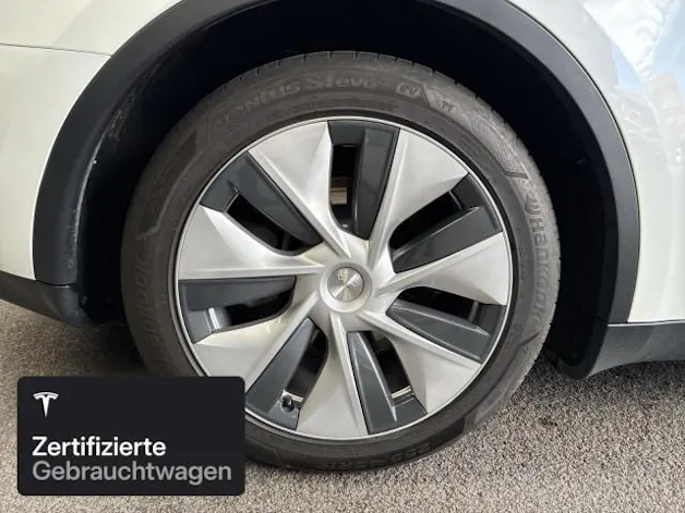 Tesla Model Y Rear-Wheel Drive