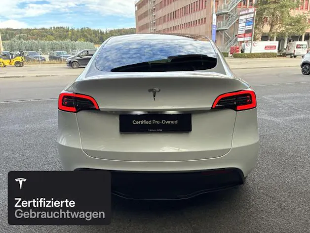Tesla Model Y Rear-Wheel Drive
