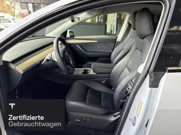 Tesla Model Y Rear-Wheel Drive