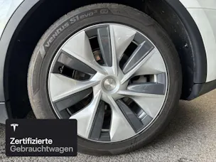 Tesla Model Y Rear-Wheel Drive