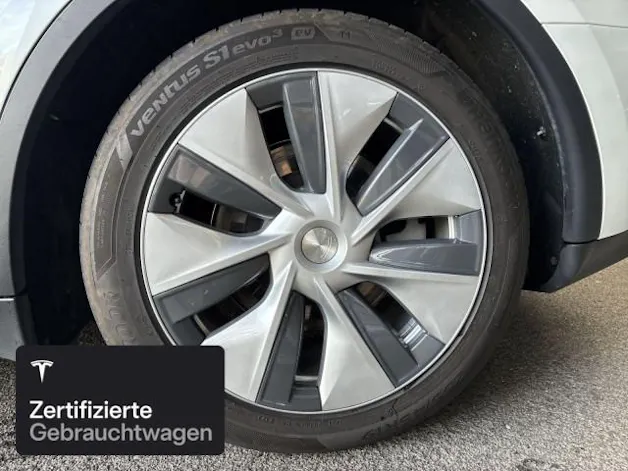 Tesla Model Y Rear-Wheel Drive