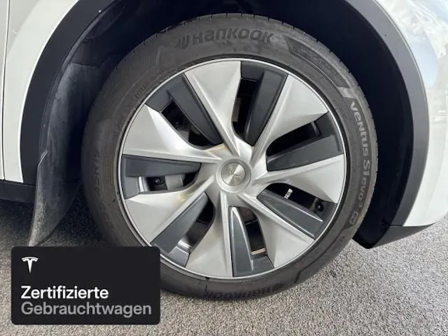 Tesla Model Y Rear-Wheel Drive