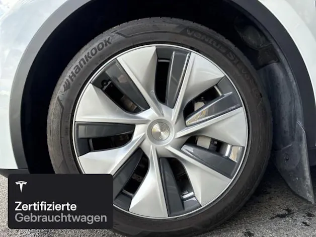 Tesla Model Y Rear-Wheel Drive