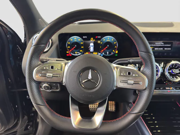 MERCEDES-BENZ GLA 200 AMG Line 4MATIC