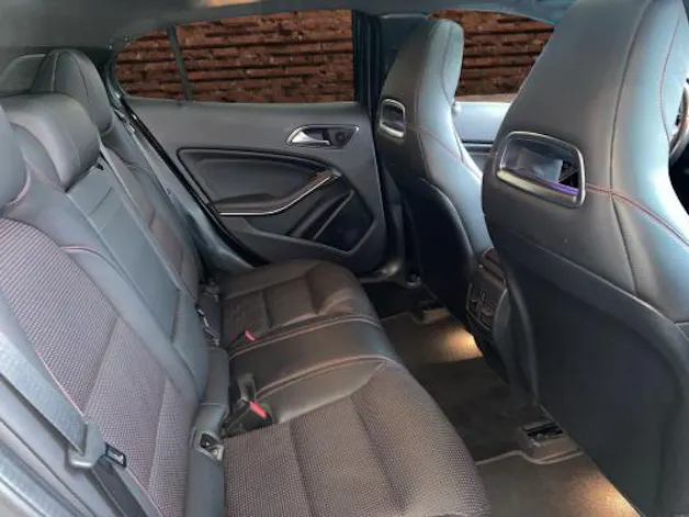 MERCEDES-BENZ GLA 250 AMG Line 4Matic
