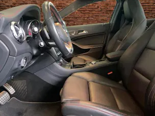 MERCEDES-BENZ GLA 250 AMG Line 4Matic
