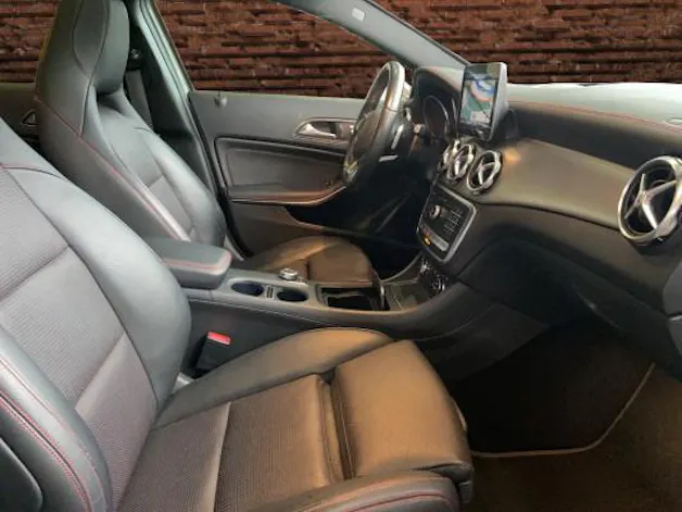 MERCEDES-BENZ GLA 250 AMG Line 4Matic