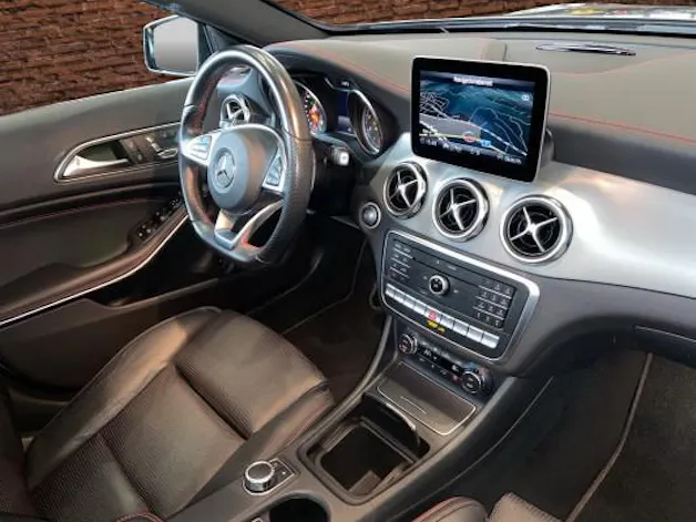 MERCEDES-BENZ GLA 250 AMG Line 4Matic