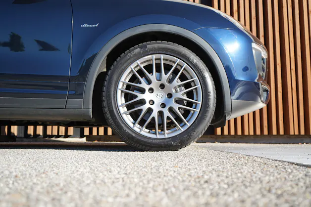 PORSCHE CAYENNE DIESEL l 262 PS