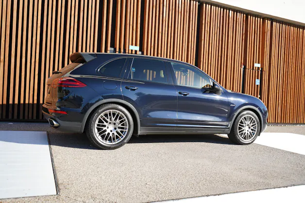 PORSCHE CAYENNE DIESEL l 262 PS