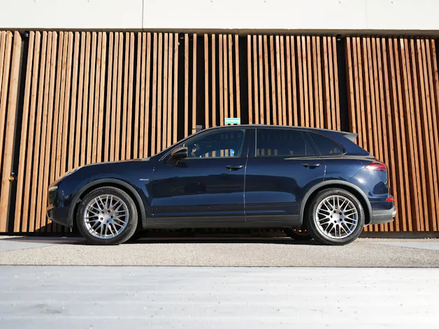 PORSCHE CAYENNE DIESEL l 262 PS