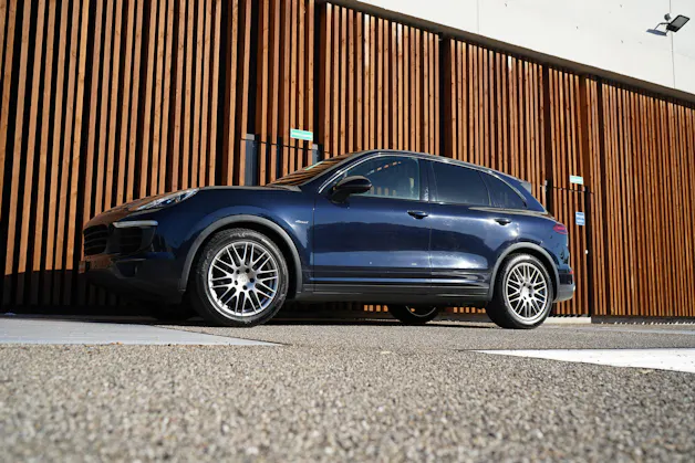 PORSCHE CAYENNE DIESEL l 262 PS