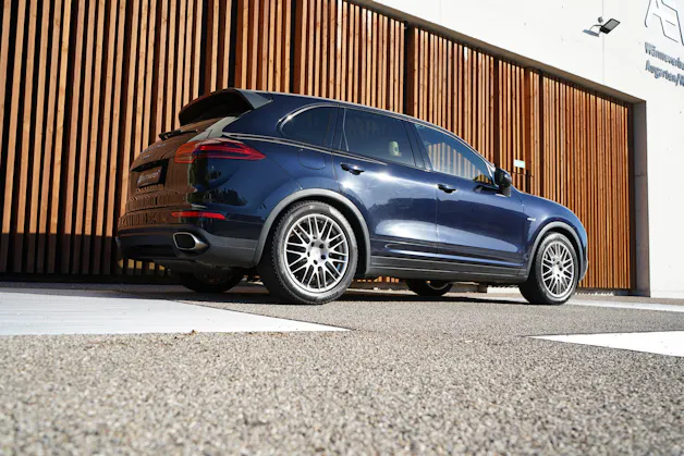 PORSCHE CAYENNE DIESEL l 262 PS