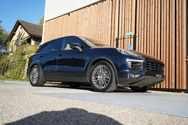 PORSCHE CAYENNE DIESEL l 262 PS