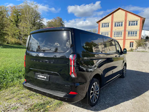 FORD Tourneo Bus 320 L2H1 Titanium Automat 4x4