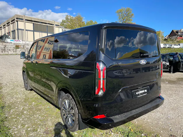 FORD Tourneo Bus 320 L2H1 Titanium Automat 4x4