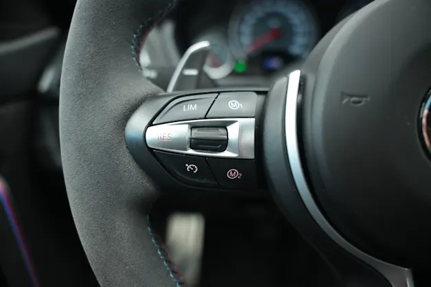 BMW M4 Coupé CS DKG *Frozen Dark Blue* *CH-Fahrzeug* *ohne OPF*