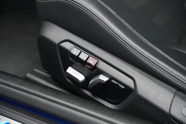 BMW M4 Coupé CS DKG *Frozen Dark Blue* *CH-Fahrzeug* *ohne OPF*