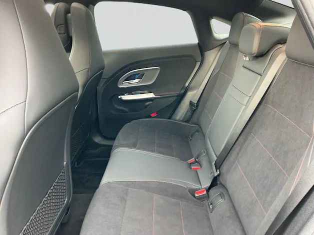 MERCEDES-BENZ CLA 200 8G-DCT AMG Line Night Paket