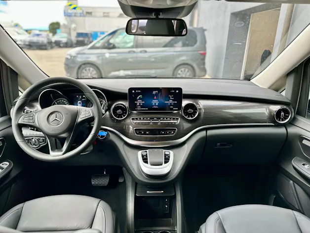 MERCEDES-BENZ EQV 300 lang