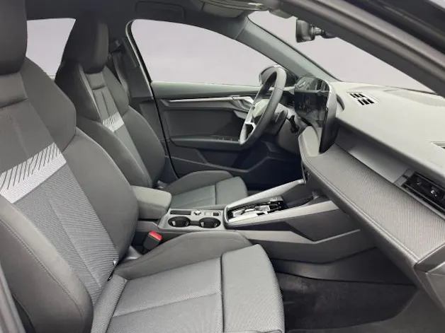 AUDI A3 Sportback TFSI 85 kW S line Ambition S tronic