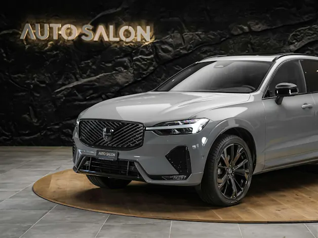 VOLVO XC60 B5 Benzin Mild Hybrid AWD Plus Dark Geartronic *Facelift*Werksgarantie*Panorama*Harman/Kardon*360° Kamera*