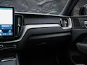 VOLVO XC60 B5 Benzin Mild Hybrid AWD Plus Dark Geartronic *Facelift*Werksgarantie*Panorama*Harman/Kardon*360° Kamera*
