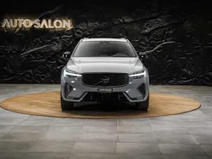 VOLVO XC60 B5 Benzin Mild Hybrid AWD Plus Dark Geartronic *Facelift*Werksgarantie*Panorama*Harman/Kardon*360° Kamera*