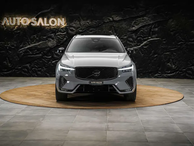 VOLVO XC60 B5 Benzin Mild Hybrid AWD Plus Dark Geartronic *Facelift*Werksgarantie*Panorama*Harman/Kardon*360° Kamera*