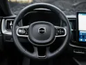 VOLVO XC60 B5 Benzin Mild Hybrid AWD Plus Dark Geartronic *Facelift*Werksgarantie*Panorama*Harman/Kardon*360° Kamera*