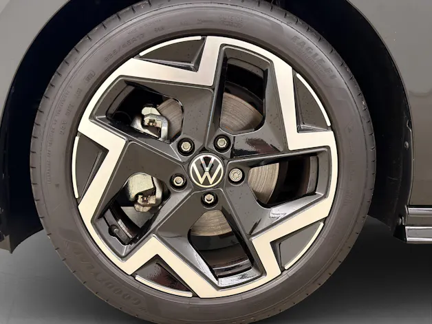VW Golf 8 1.5 eTSI R-Line DSG