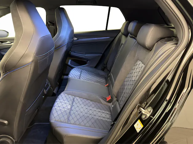 VW Golf 8 1.5 eTSI R-Line DSG