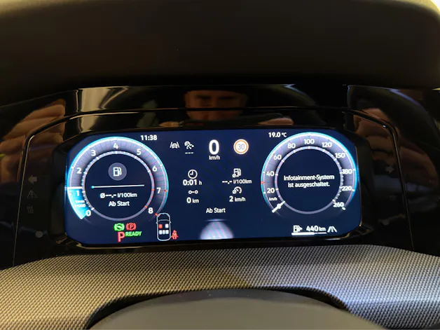 VW Golf 8 1.5 eTSI R-Line DSG