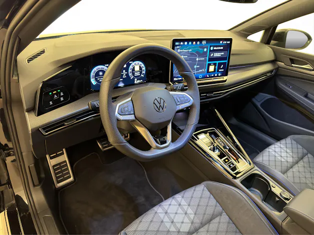 VW Golf 8 1.5 eTSI R-Line DSG