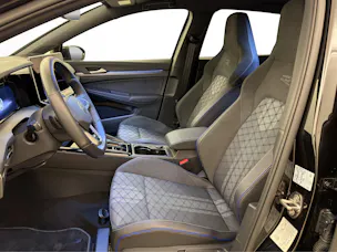 VW Golf 8 1.5 eTSI R-Line DSG