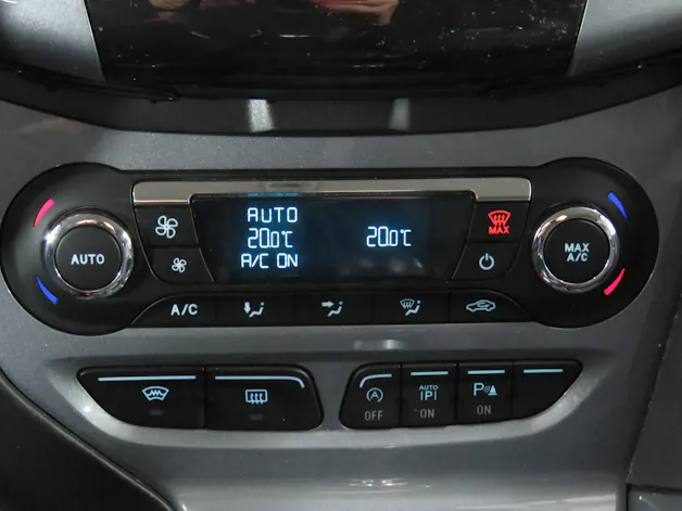 FORD Focus 1.6 SCTi Titanium